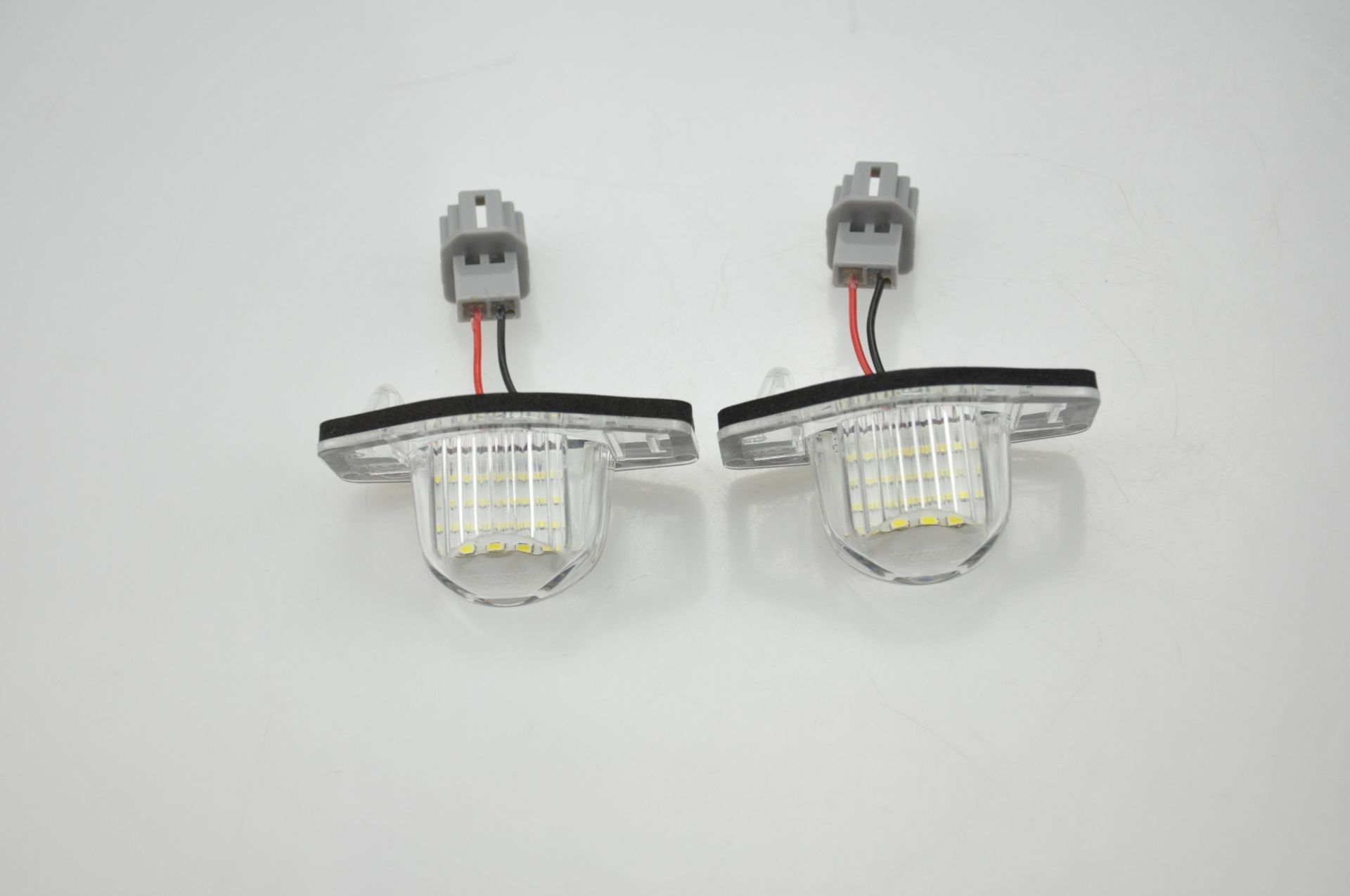 products/470/svetlo tablice honda cr-v.jpg - LED SIJALICE ZA OSVETLJENJE TABLICE - HONDA 030301 - Xenon Svetla Beograd